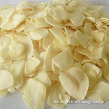 Premium dried garlic flakes